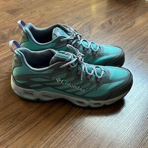 Columbia Women's Turquoise and Gray Athletic Shoes